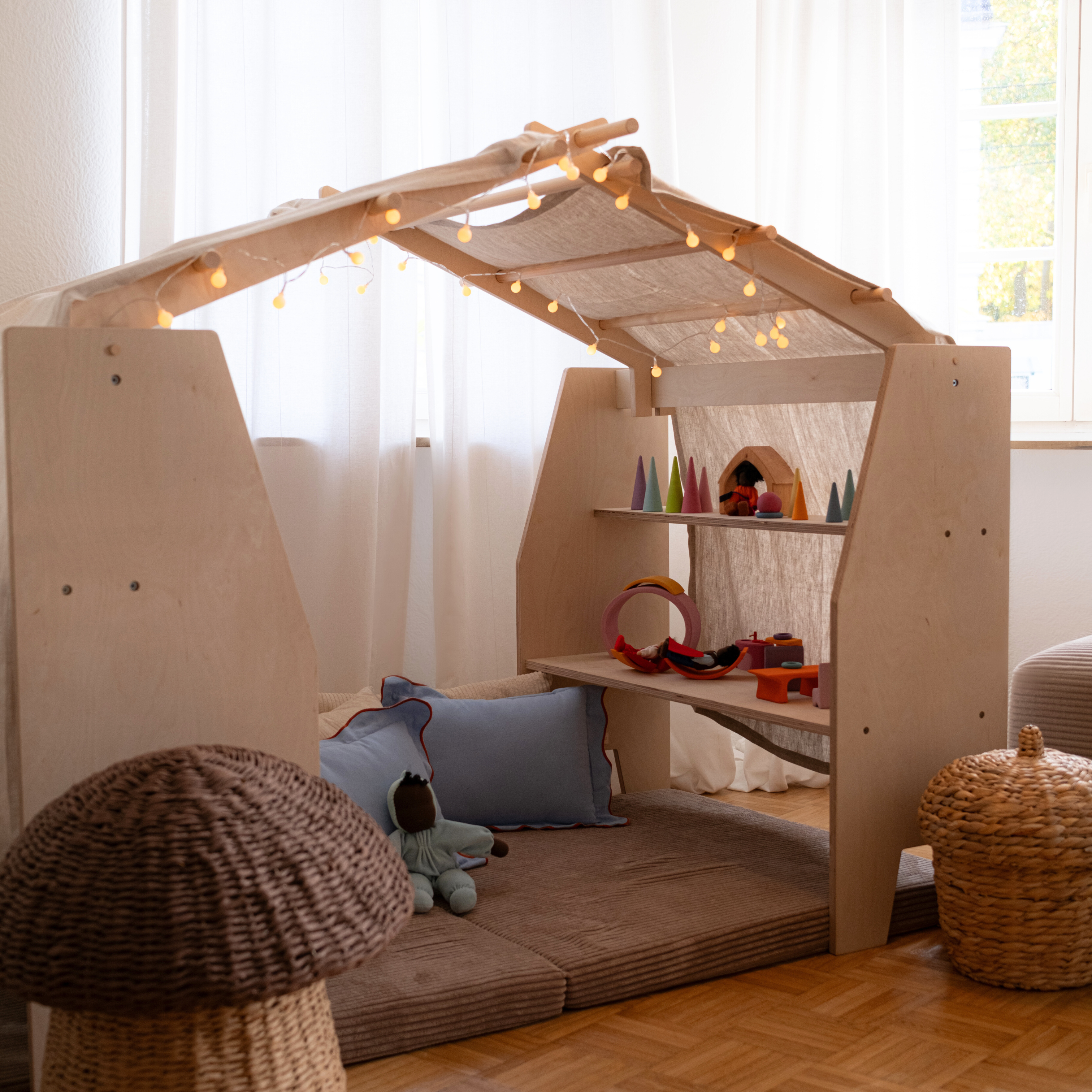 SHIZU Spielständer mit Leinendach