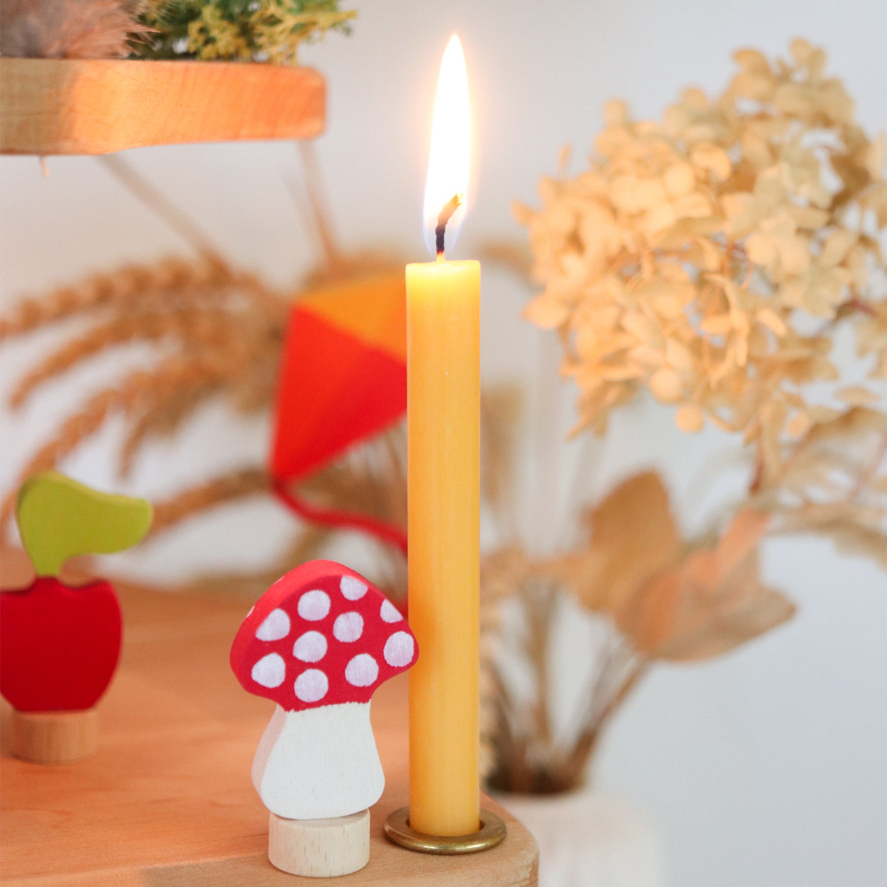 Amber Beeswax Candles (100%) VE 12 pcs.